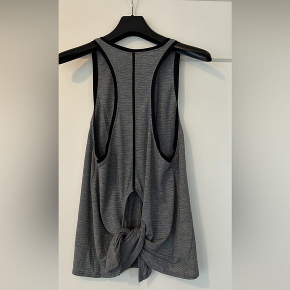 Lululemon - Picture 3 of 3